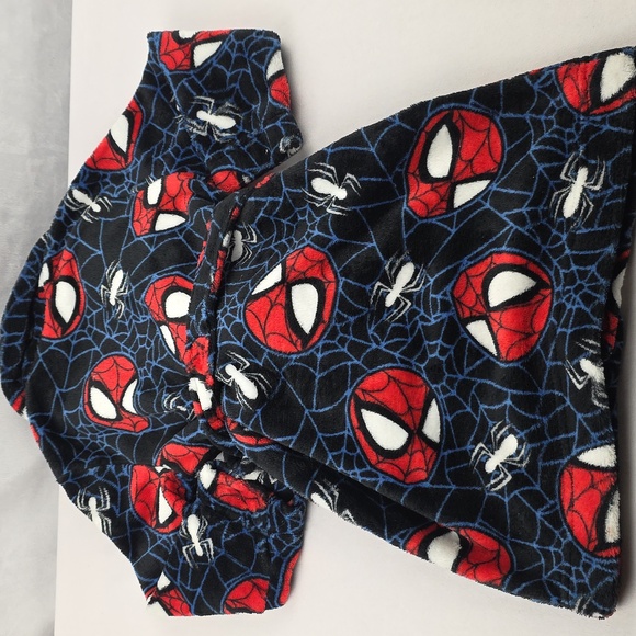 Spider-Man Themed Robe and Slippers Set Size 4T And Size 9-11 Slippers - Picture 3 of 6